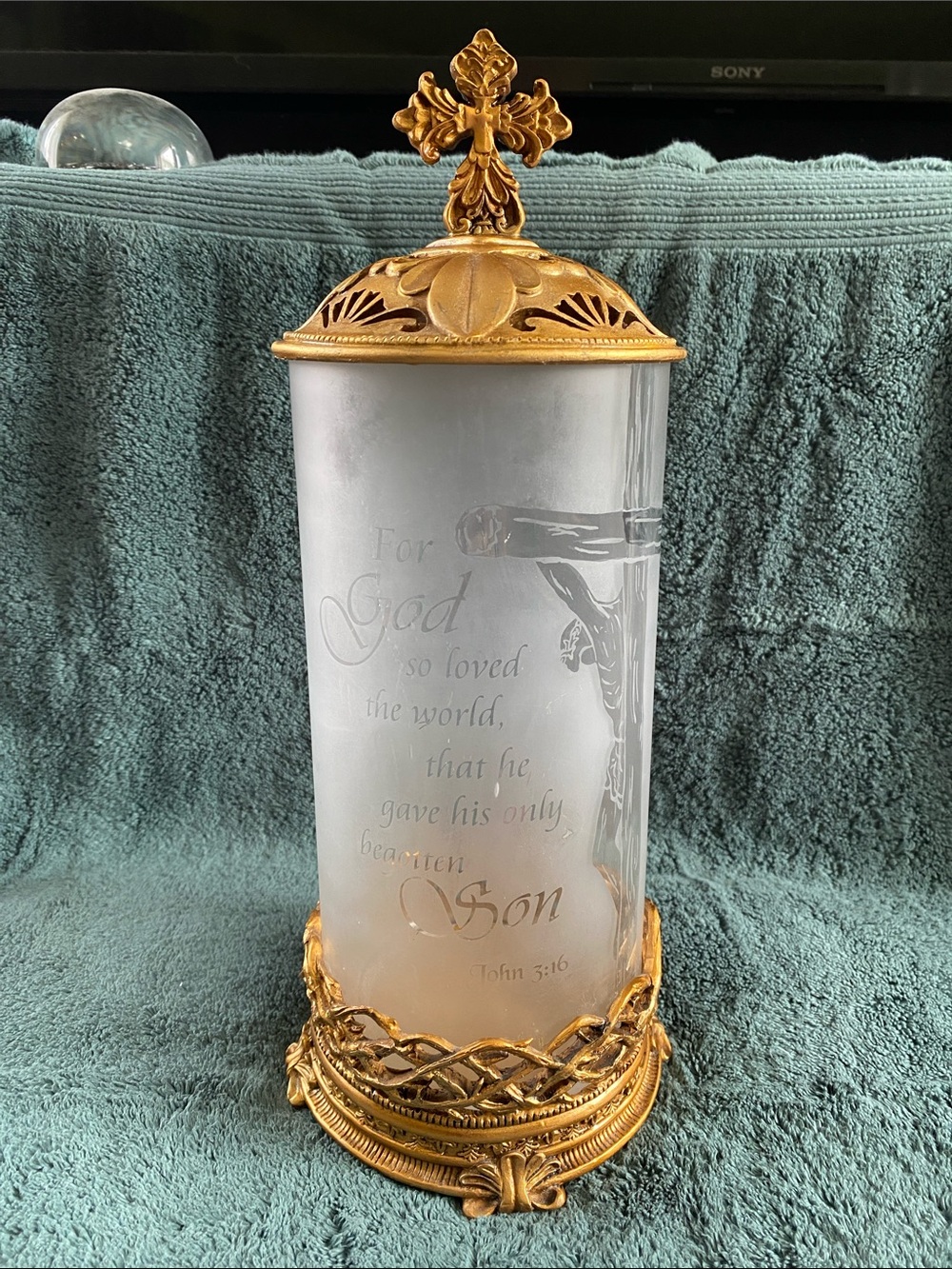 Devotional etched glass candle holder with crucifix design and John 3:16 verse